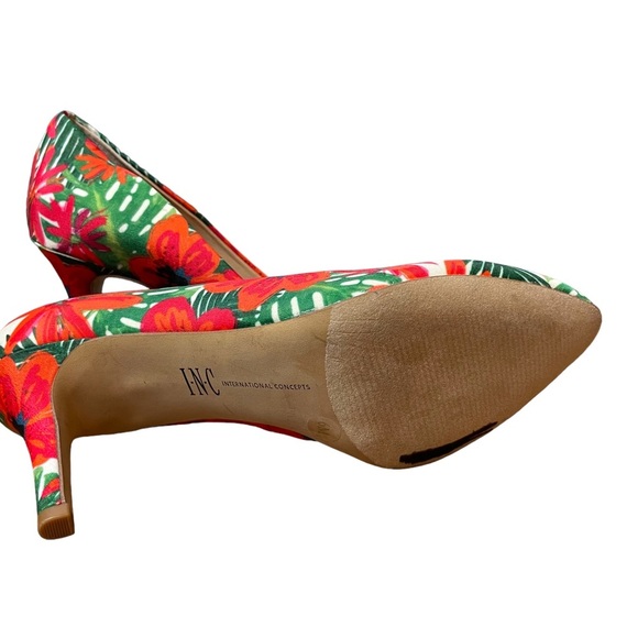 INC floral heels 6 - Picture 5 of 7